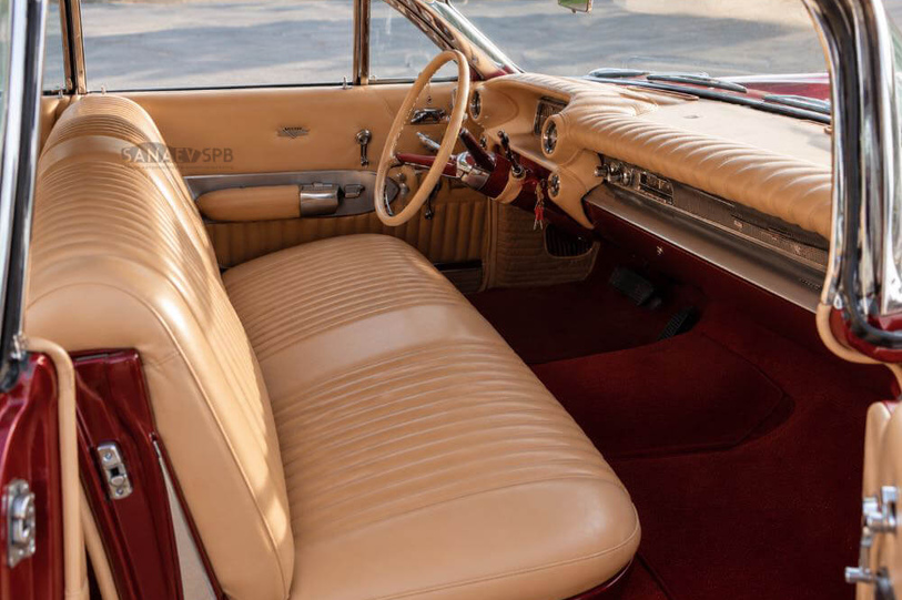 Cadillac Deville (седан красный)