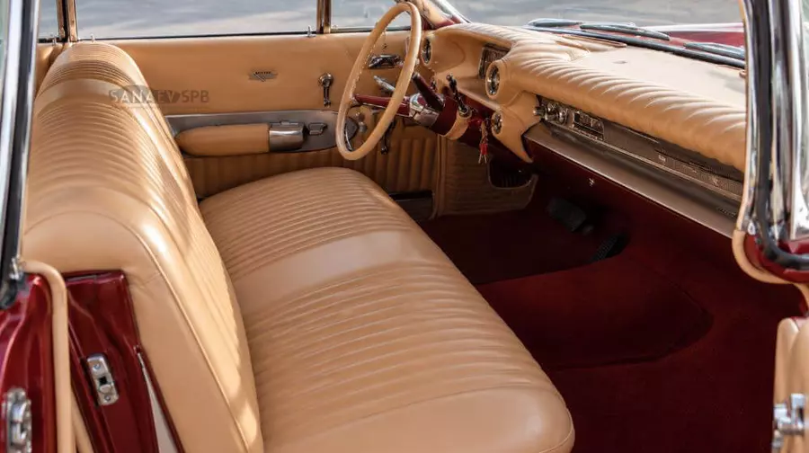 Cadillac Deville (седан красный)