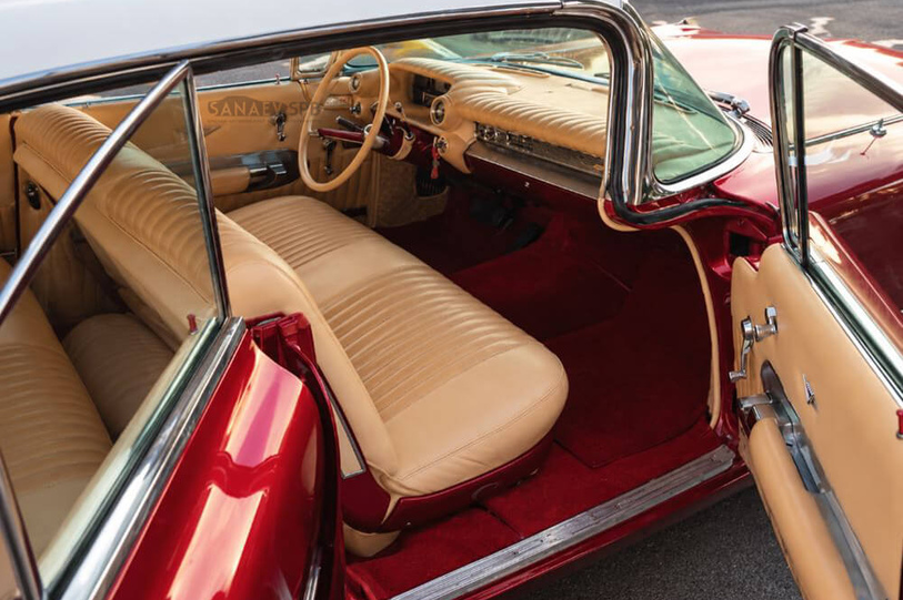 Cadillac Deville (седан красный)