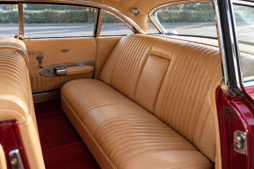 Cadillac Deville (седан красный)