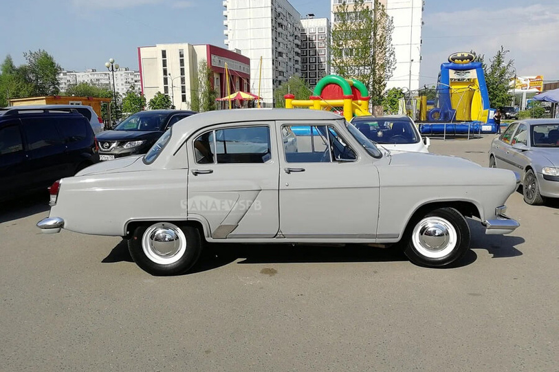 ГАЗ 21 Волга (серый)